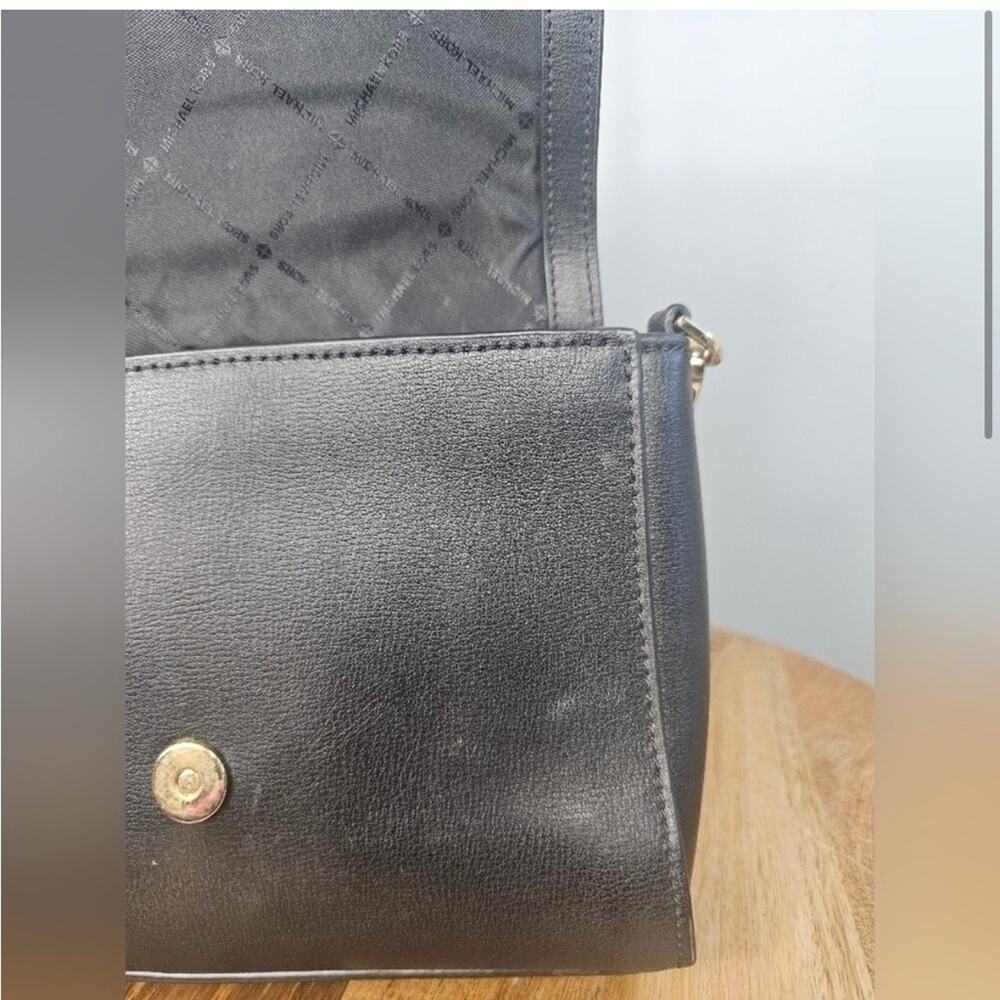 Michael Kors Elegant Black Crossbody Bag - Picture 4 of 10
